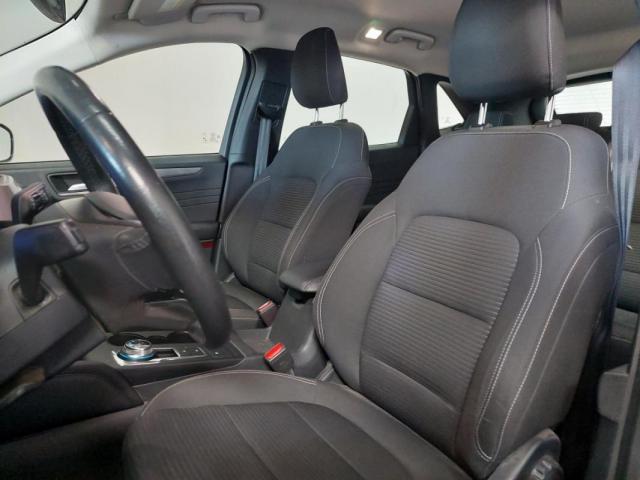 Ford Kuga image 8