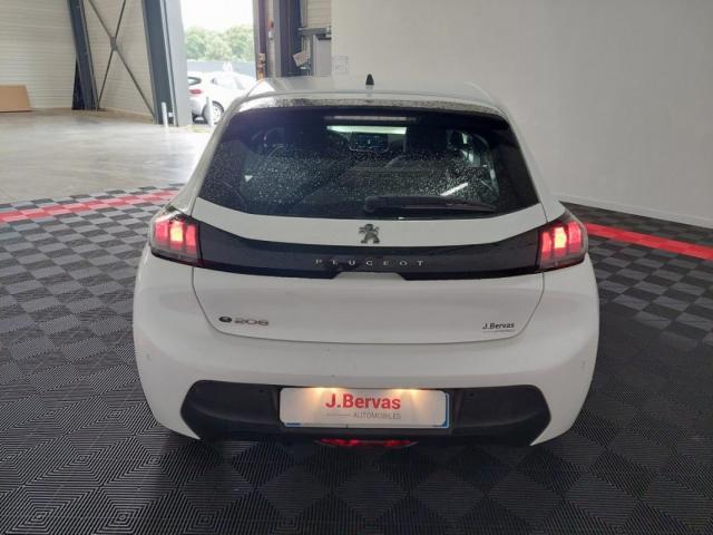 Peugeot 208 image 7
