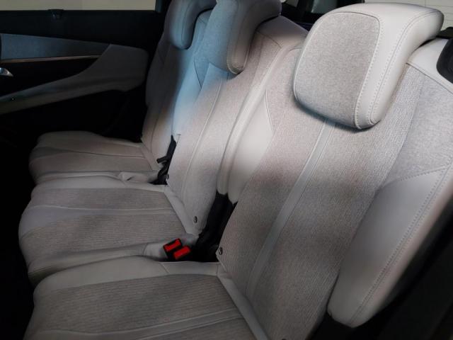 Peugeot 5008 image 1