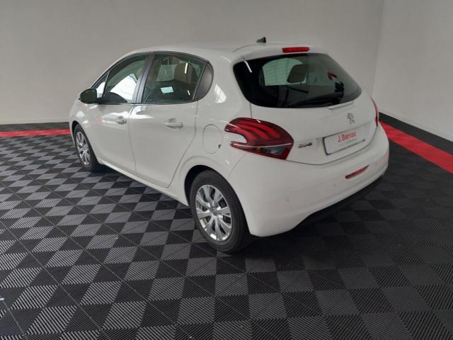 Peugeot 208 image 6