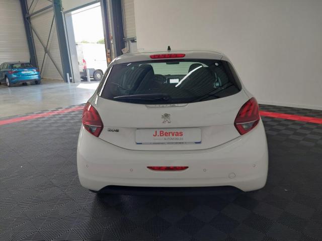 Peugeot 208 image 1