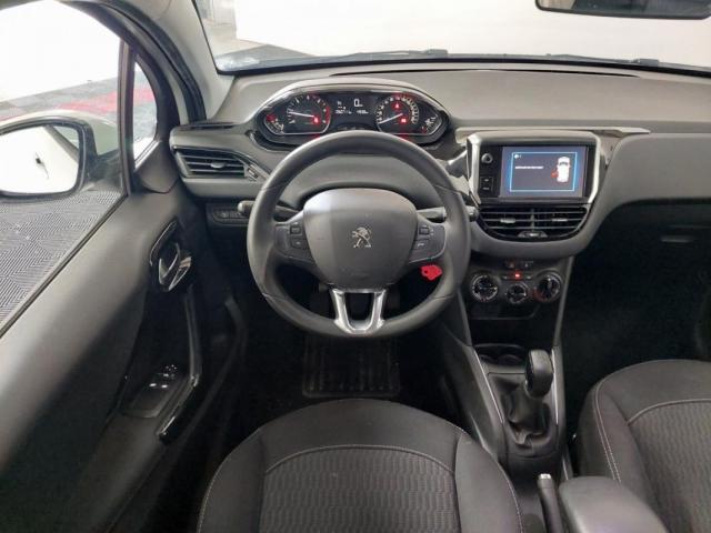 Peugeot 208 image 9