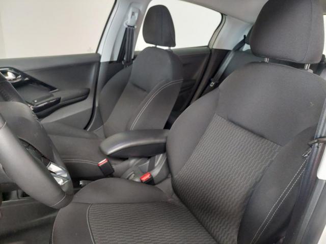 Peugeot 208 image 5