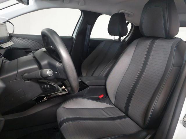 Peugeot 208 image 3