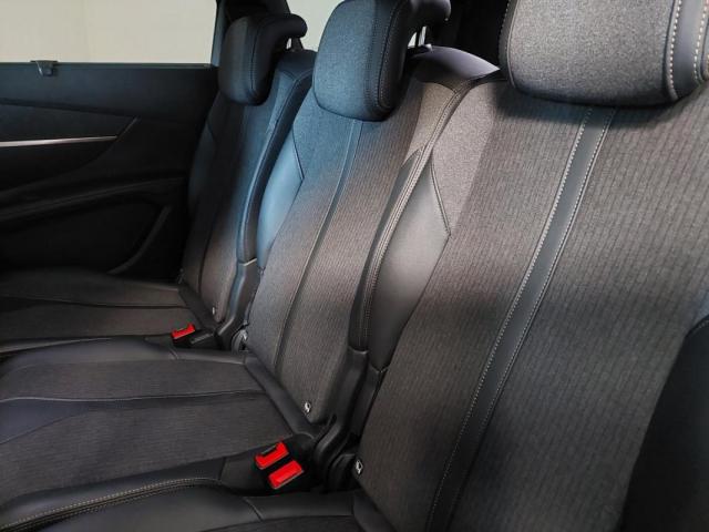 Peugeot 5008 image 6