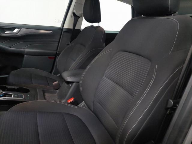 Ford Kuga image 3