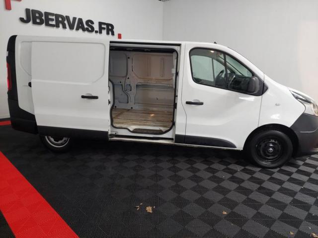 Nissan Nv300 image 7