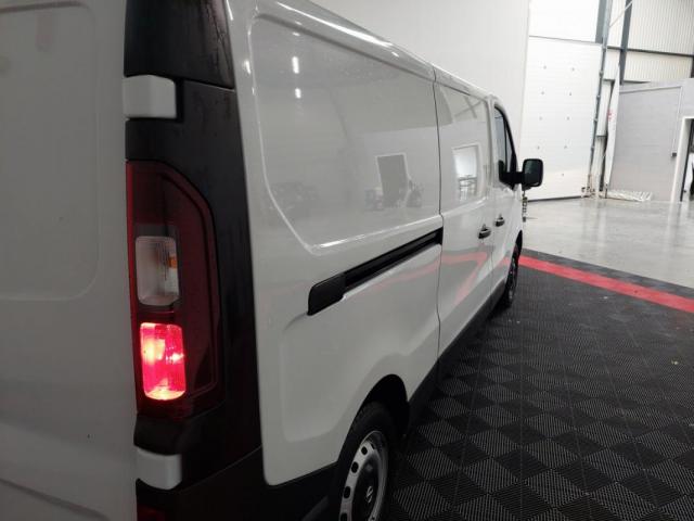 Nissan Nv300 image 2