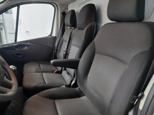 Nissan Nv300 image 5