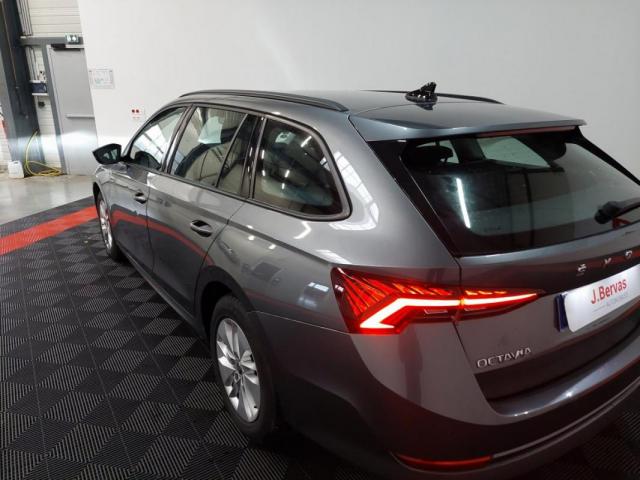 Skoda Octavia image 8