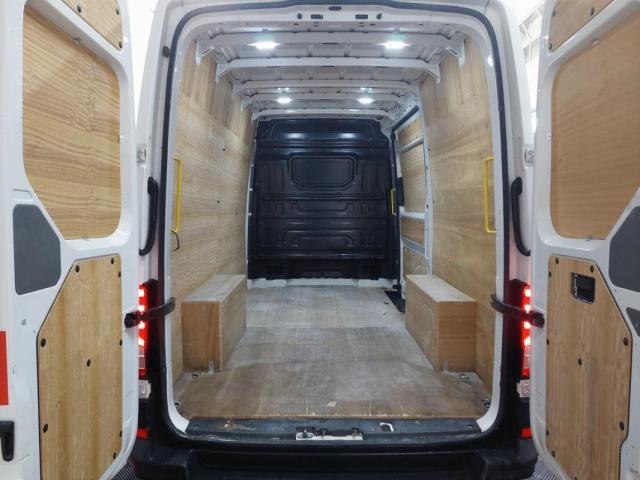Volkswagen Crafter image 6