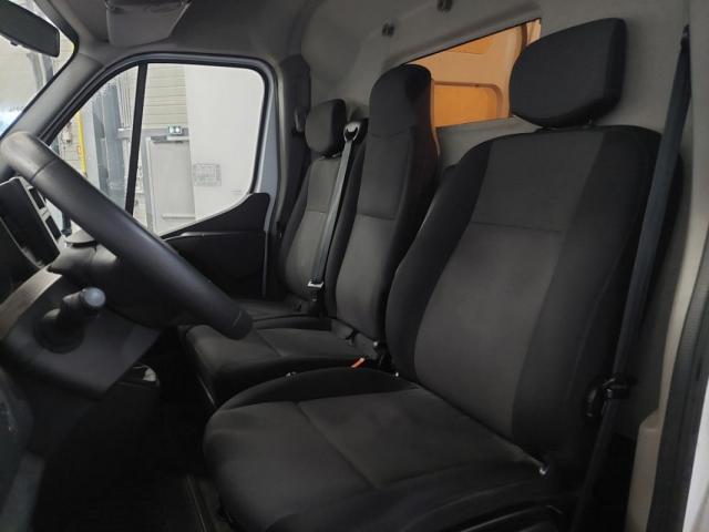Renault Master image 9