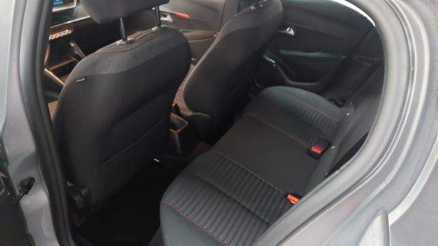Peugeot 208 image 6