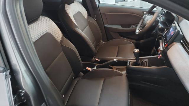 Renault Clio image 2