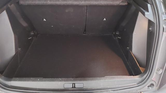 Peugeot 2008 image 2