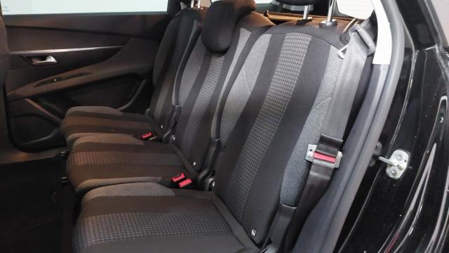 Peugeot 5008 image 2