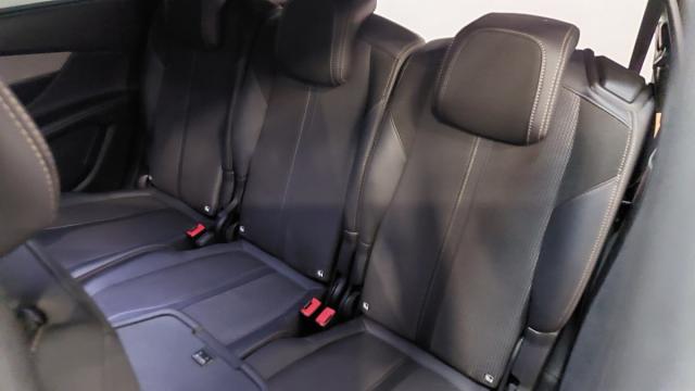 Peugeot 5008 image 9