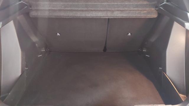 Peugeot 2008 image 1