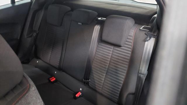 Peugeot 2008 image 7