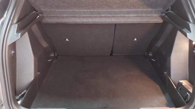 Peugeot 2008 image 8