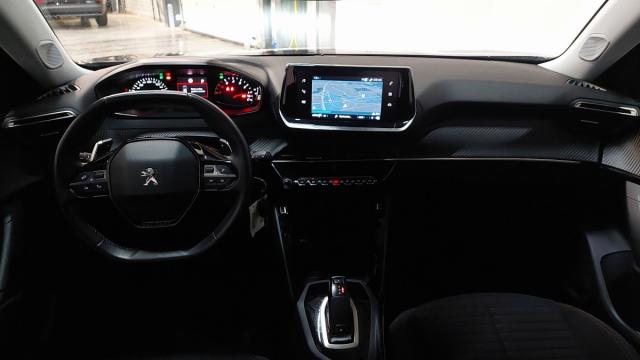 Peugeot 2008 image 3