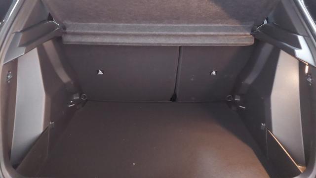 Peugeot 2008 image 6