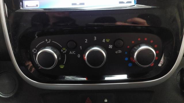 Renault Trafic image 2