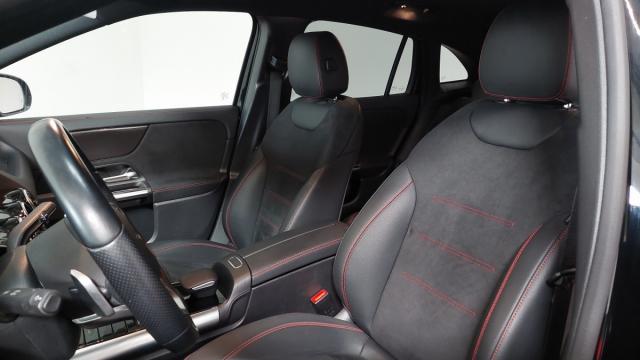 Mercedes Benz Gla image 1