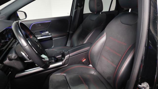 Mercedes Benz Gla image 8