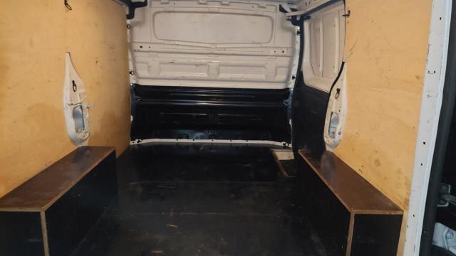 Renault Trafic image 2