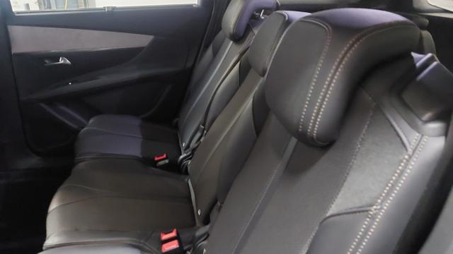 Peugeot 5008 image 1