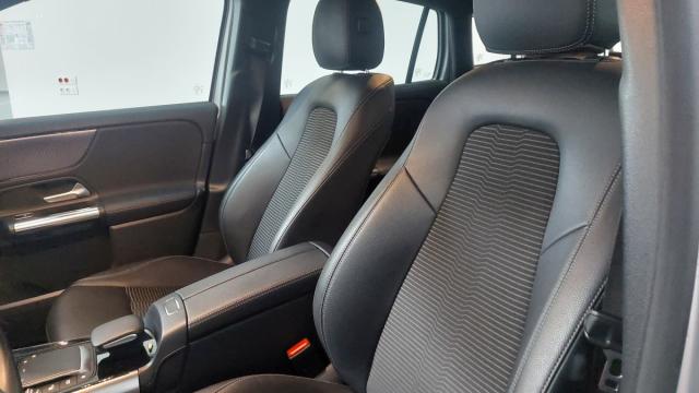 Mercedes Benz Gla image 9