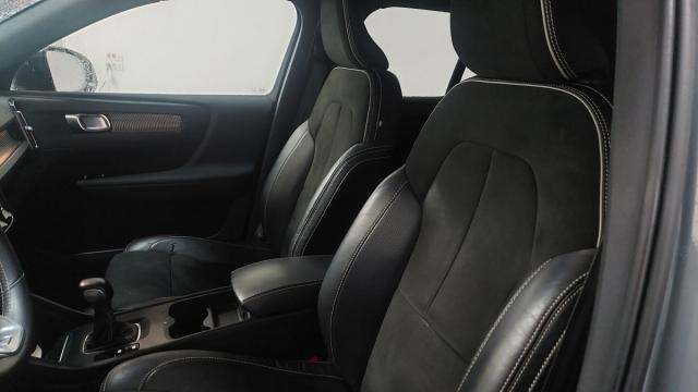 Volvo Xc40 image 2