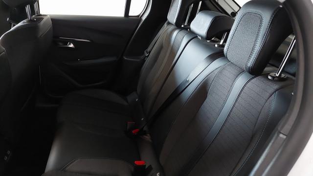 Peugeot 208 image 6