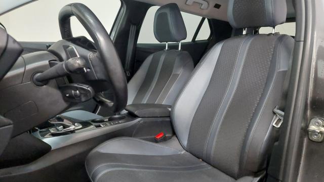 Peugeot 2008 image 2