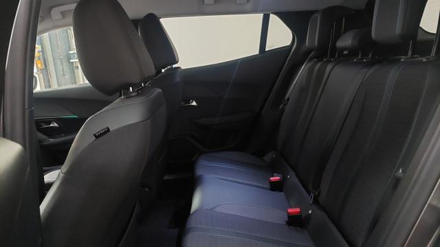 Peugeot 2008 image 2