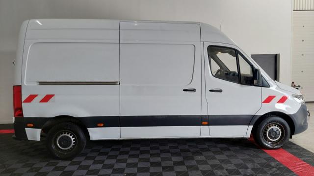 Mercedes Benz Sprinter image 4