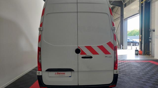 Mercedes Benz Sprinter image 1
