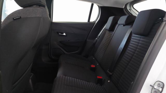 Peugeot 208 image 4