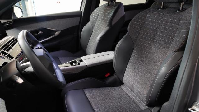 Peugeot 5008 image 1
