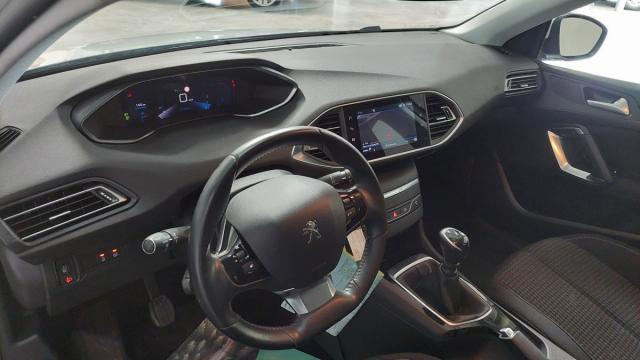 Peugeot 308 image 2