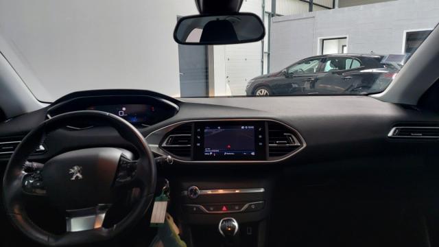 Peugeot 308 image 1