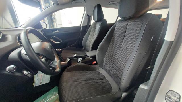 Peugeot 308 image 8