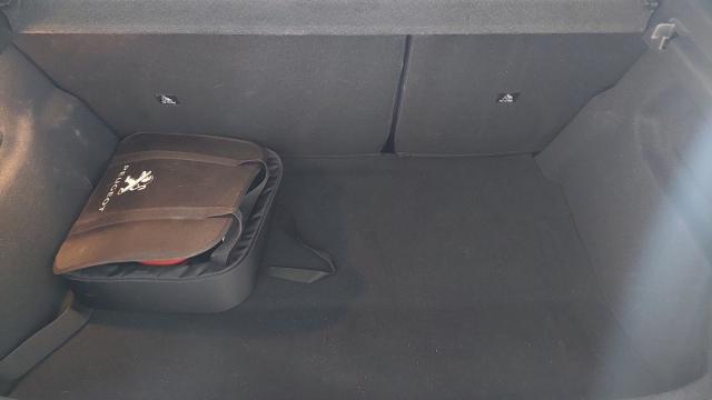 Peugeot E-208 image 8