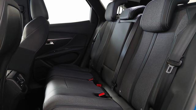 Peugeot 3008 image 2