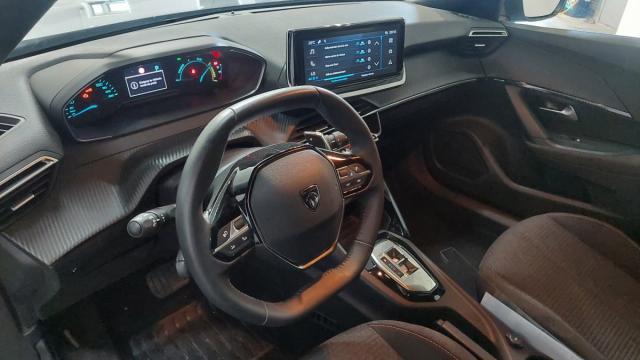 Peugeot 2008 image 2