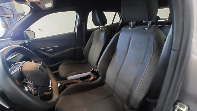 Peugeot 2008 image 8