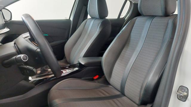 Peugeot 208 image 7