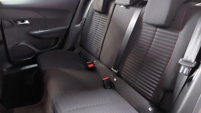 Peugeot 2008 image 8