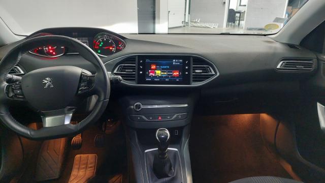 Peugeot 308 image 8